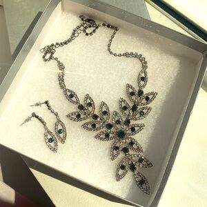 Rhinestone & faux sapphire stunning set!